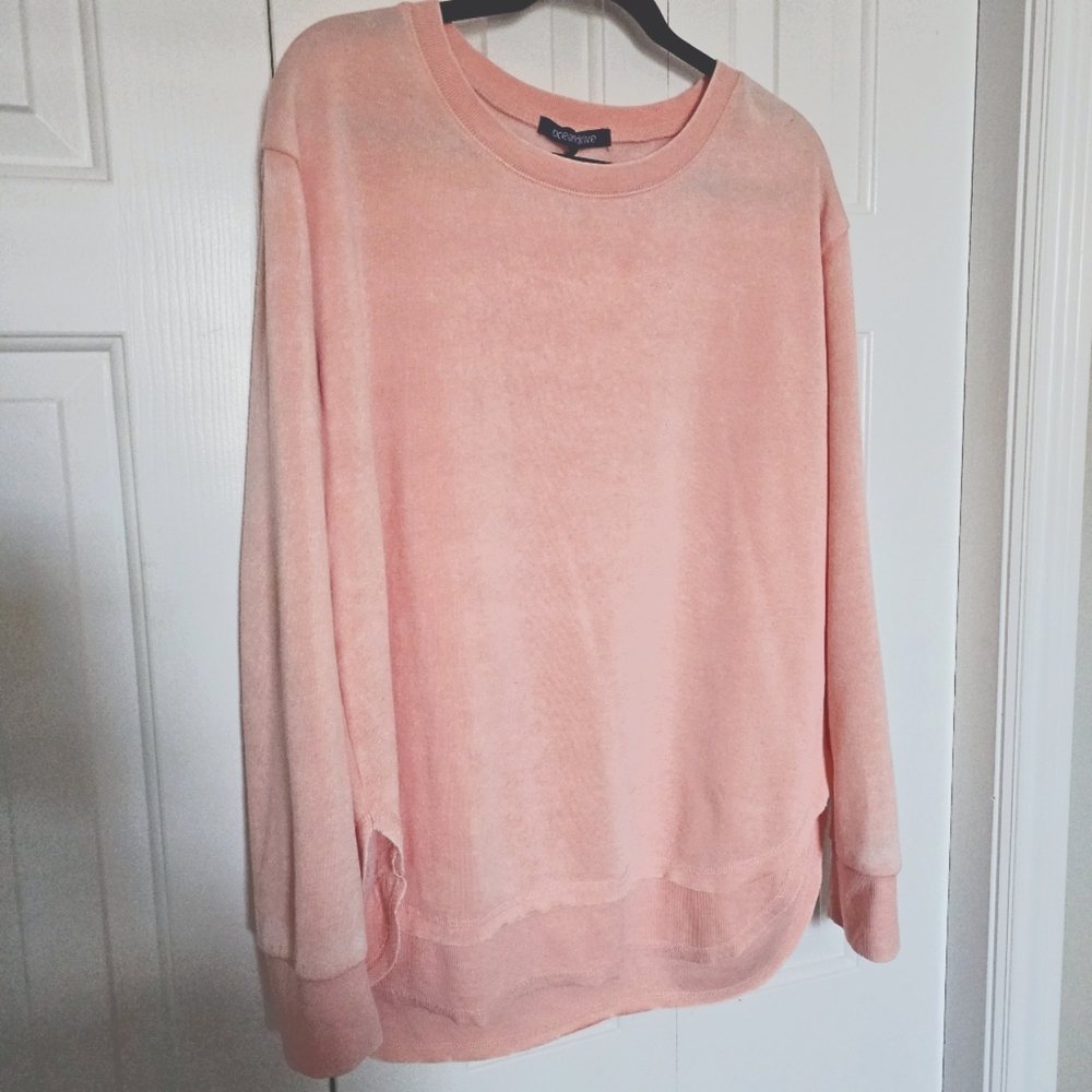 Ocean Drive Large super soft peach scoop bottom crewneck women's sweatshirt